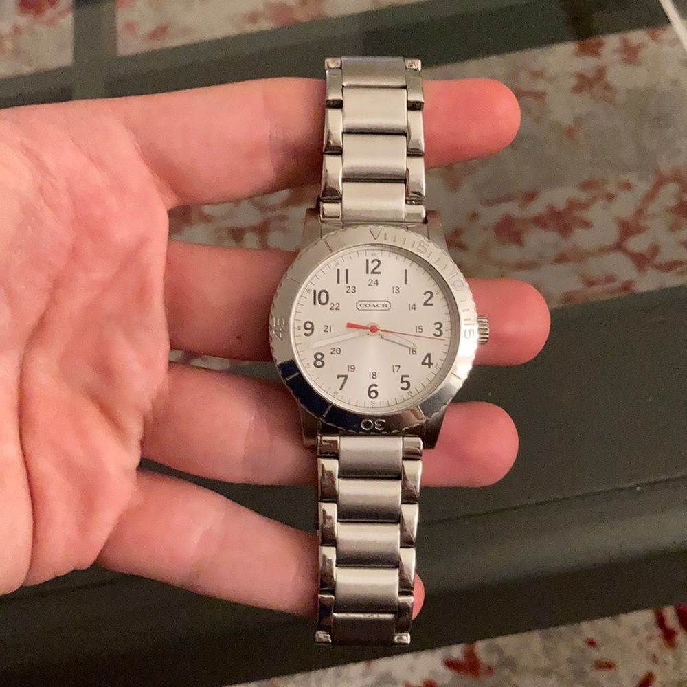 Coach watch, barley used. - Picture 2 of 5